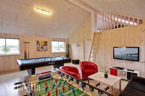 I aktivitetsrummet kan Ni utmana varandra i både biljard/bordtennis, fotbollsspel och dart