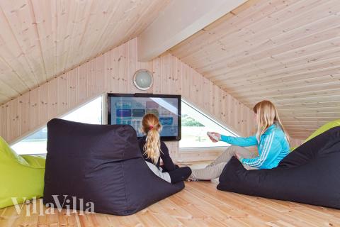 Sovalkoven är ett mekka för barn och unga, med plattskärms-tv, DVD, boxmadrasser och sittpuffar