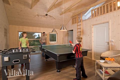 Husets aktivitetsrum står för underhållning för både stora och små