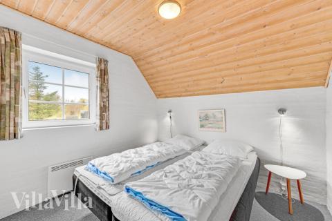 Ett av de 9 utmärkta sovrummen i lyxstuga nr 145 i Vestjylland.