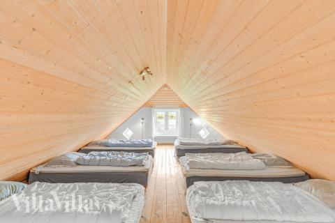 Några av de 22 sovplatserna finns på loftet i lyxstuga nr 145