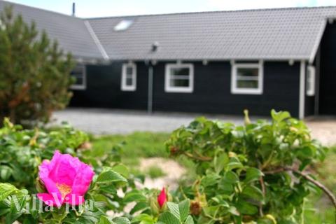 Den tjusiga sommarstugan nr 168 med gott om plats för upp till 24 personer