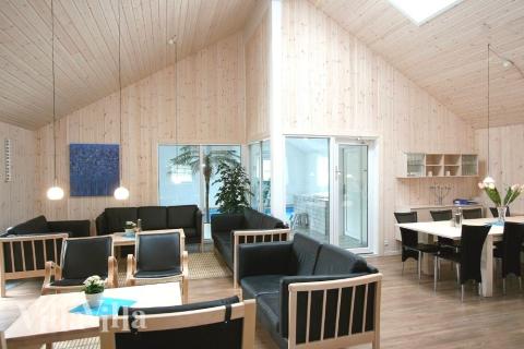 Soffhörnan i lyxstuga 168 i Vestjylland.