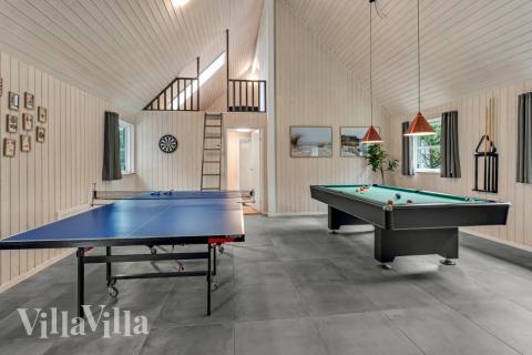 Aktivitetsrum i lyxstuga nr 189 med 10 sovrum och plats för 24 personer.