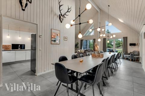 Ni kan sitta 24 personer tillsammans i vardagsrummet när ni besöker lyxhus nr 189 i Vestjylland.