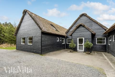 Den tjusiga sommarstugan nr 189 med gott om plats för upp till 24 personer