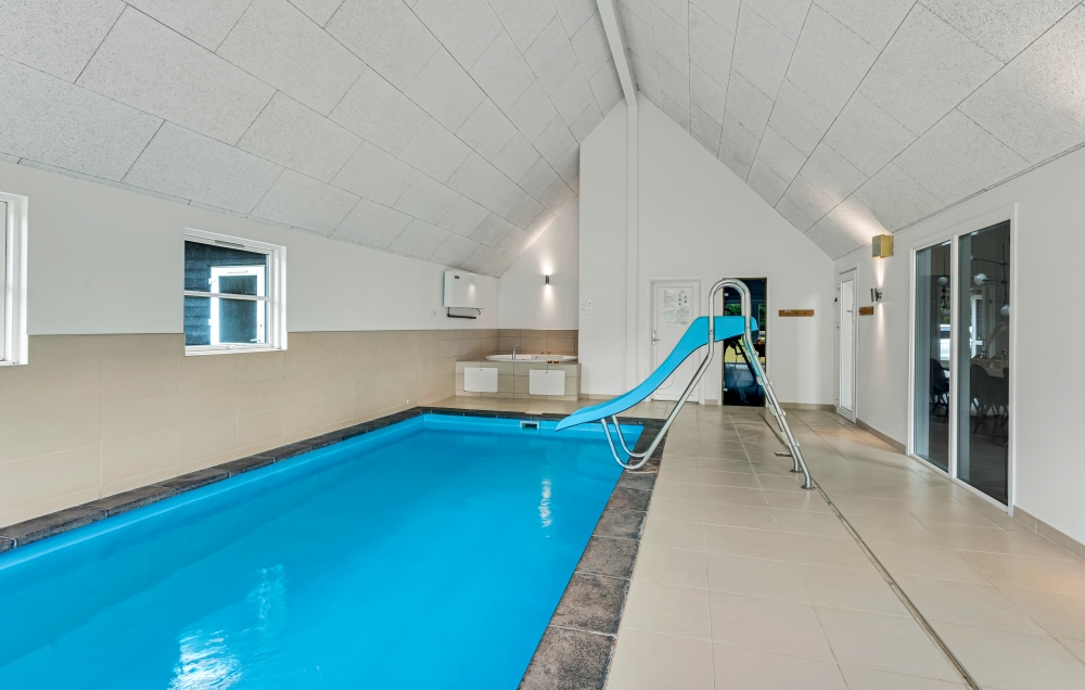 Den härliga poolen i lyxstuga nr 189 för 24 personer