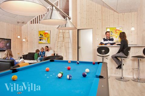 I aktivitetsrummet kan det tävlas i både biljard och dart då åskådarna mixar drinkar i baren