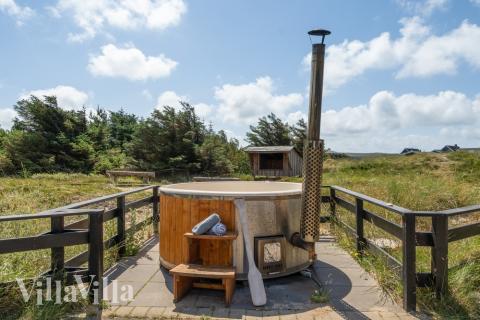 Lyxstuga nr 176 erbjuder bland annat ett härligt spabad