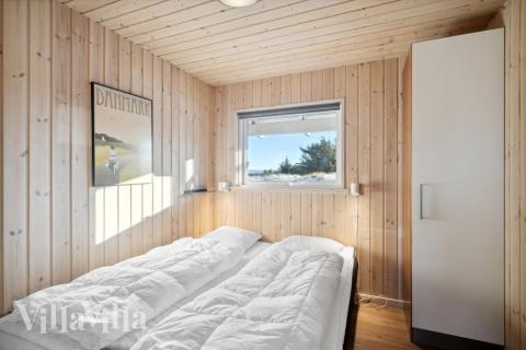 Ett av de 9 utmärkta sovrummen i lyxstuga nr 176 i Vestjylland.