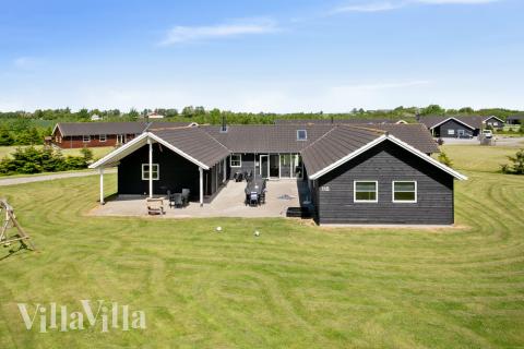 Detta fullspäckade hus i Marielyst är ett perfekt tillhåll för en händelserik semester med familj och vänner