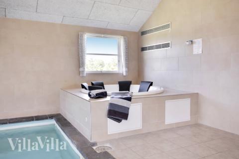 Simturen kan kompletteras med en stund i det varma spa-badet eller i bastun