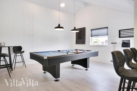 Tävla i sommarhusets aktivitetsrum när ni besöker lyxhus nr 207 i Lolland/Falster/Møn.