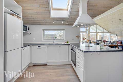 Köket i lyxstuga nr 232 är generöst inrett.