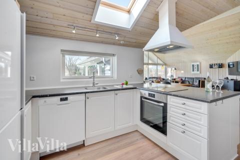 Köket i lyxstuga nr 232 är utrustat så att ni kan laga mat till 10 personer.