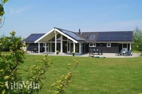 Den behagliga spastugan nr 232 med plats för 10 personer ligger i Lolland/Falster/Møn