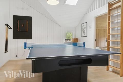 Lyxstuga 212 för 14 personer har ett stort aktivitetsrum med bl.a. biljard och dart