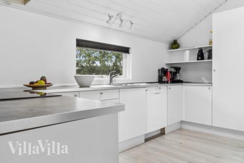 Köket i lyxstuga nr 212 är utrustat så att ni kan laga mat till 14 personer.