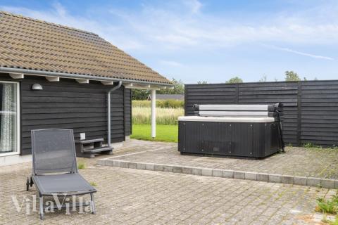 Lyxstuga nr 212 erbjuder bland annat ett härligt spabad