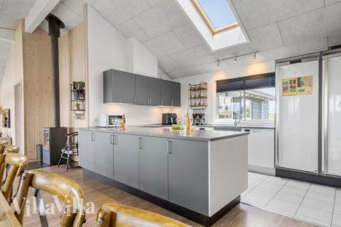 Köket i lyxstuga nr 294 är utrustat så att ni kan laga mat till 18 personer.