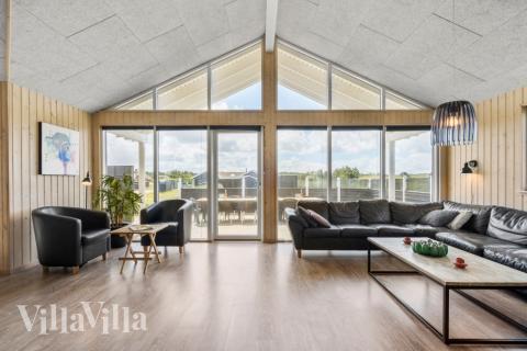 När ni besöker lyxhus nr 294 kan ni mysa tillsammans i sofforna.