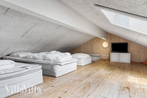 Några av de 18 sovplatserna finns på loftet i lyxstuga nr 294