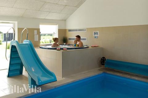 Spat har plats för 4-6 personer och är upplagt för avslappning efter en spännande semesterdag