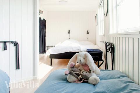 Ett av de 8 utmärkta sovrummen i lyxstuga nr 201 i Lolland/Falster/Møn.