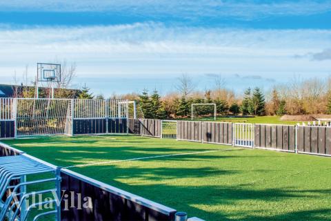 Utomhusaktiviteter kring sommarhus nr 201.