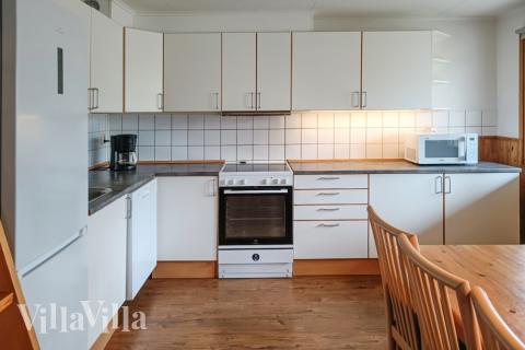 Köket i lyxstuga nr 126 är utrustat så att ni kan laga mat till 12 personer.