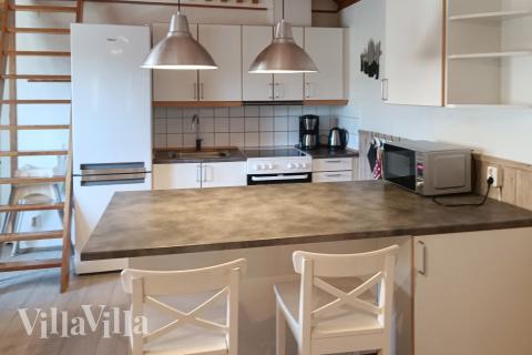 Köket i lyxstuga nr 84 är utrustat så att ni kan laga mat till 18 personer.