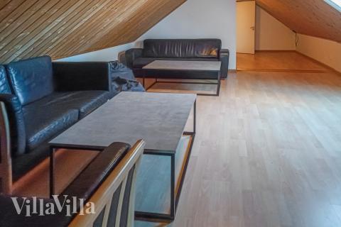 Några av de 18 sovplatserna finns på loftet i lyxstuga nr 84