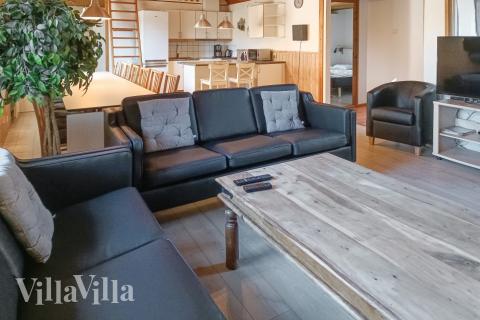 Soffhörnan i lyxstuga 84 i Sverige.