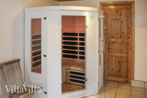 Njut av bastuvärmen i lyxstuga nr 84 för 18 personer