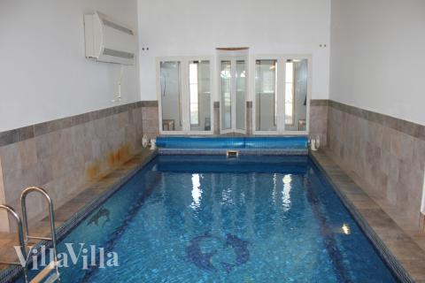 I husets egna badland har man timvis av underhållning för både stora och små vattenälskare