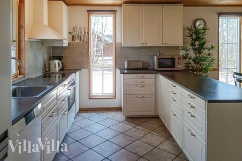 Köket i lyxstuga nr 78 är generöst inrett.