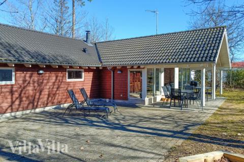 Den tjusiga sommarstugan nr 244 med gott om plats för upp till 14 personer