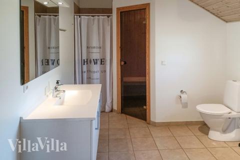 Ett av badrummen i lyxstuga nr 244