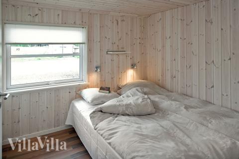 Sovrummen är praktiskt inrättade med boxmadrasser och inbyggda garderober