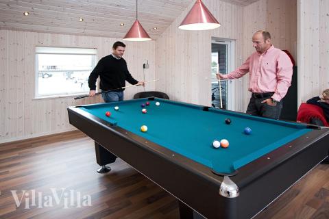 Till barn och undgomliga själar finns utöver aktivitetsrummet också DVD och Playstation 2