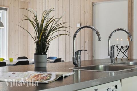 Köket i lyxstuga nr 261 är utrustat så att ni kan laga mat till 24 personer.