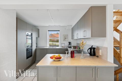 Köket i lyxstuga nr 148 är generöst inrett.