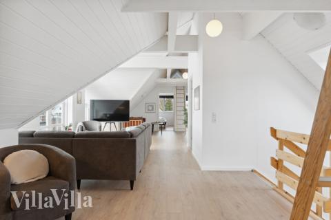 När ni besöker lyxhus nr 148 kan ni mysa tillsammans i sofforna.