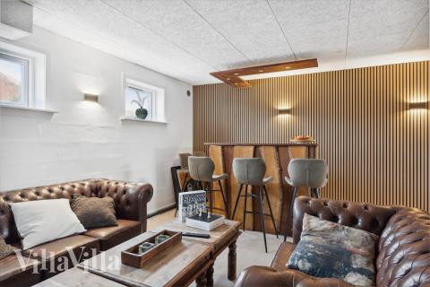 Aktivitetsrum i lyxstuga nr 148 med 10 sovrum och plats för 24 personer.