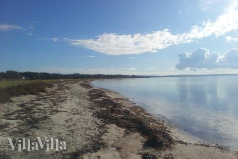 Stranden i närheten av lyxhus 171.