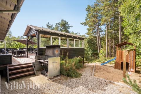 Utomhusaktiviteter kring sommarhus nr 247.