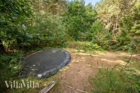 Förutom de många timmar som du kan tillbringa i stugans poolavdelning erbjuder lyxstuga 247 även många utomhusaktiviteter