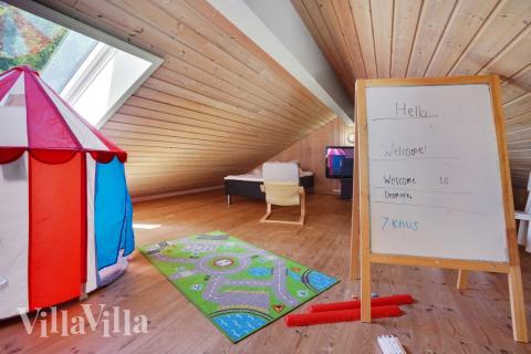 Några av de 16 sovplatserna finns på loftet i lyxstuga nr 277