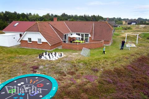 Detta trevliga lyxhus ligger nära Fanøs härliga sandstrand