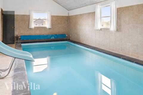 Ta ett dopp i poolen i lyxhus nr 202 i Lolland/Falster/Møn.